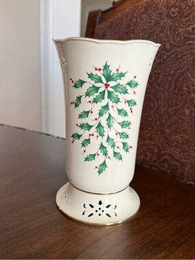 Lenox Christmas Holiday Holly Berry 8.5" Pierced Vase Made In USA Vintage Gold